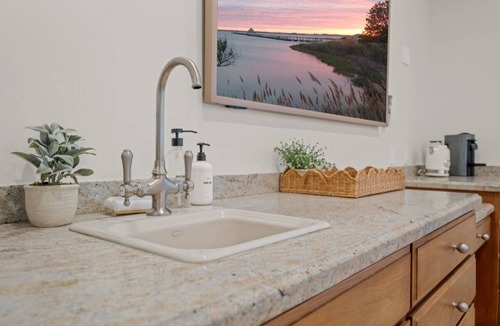 Eastside Santa Cruz Apartment | Bella Notte by the beach Studio 5