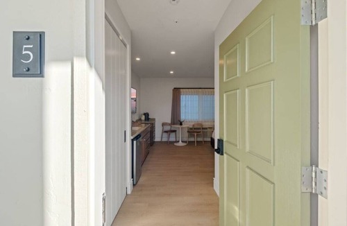 Eastside Santa Cruz Apartment | Bella Notte by the beach Studio 5