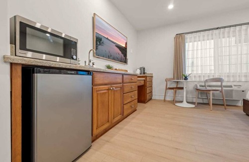 Eastside Santa Cruz Apartment | Bella Notte by the beach Studio 5