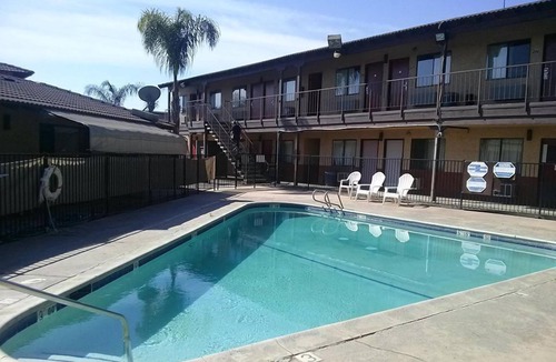 Oildale Hotel | Best Economy Inn n Suites