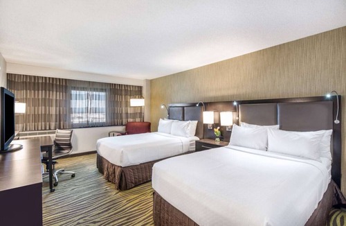 Los Angeles Resort | Best Value, Quality Stay! Close to Automobile Driving Museum, w/Shuttle!