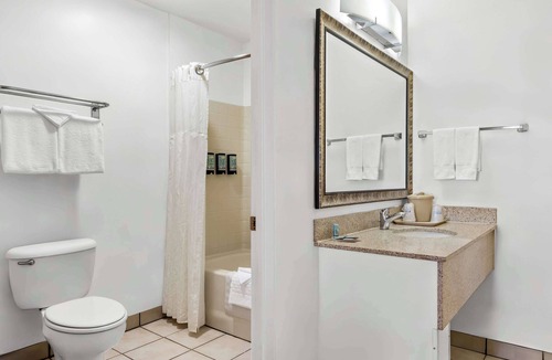 Delano Hotel | Best Western Liberty Inn