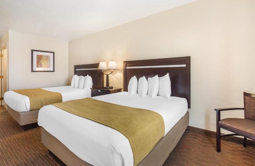 Tracy Hotel | Best Western Luxury Inn