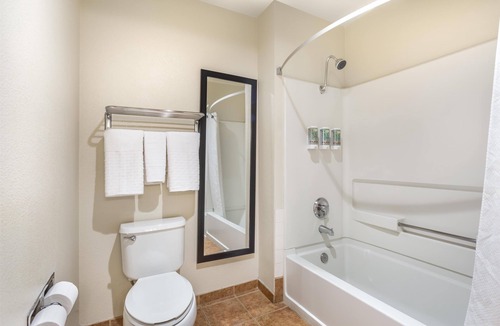 Tracy Hotel | Best Western Luxury Inn
