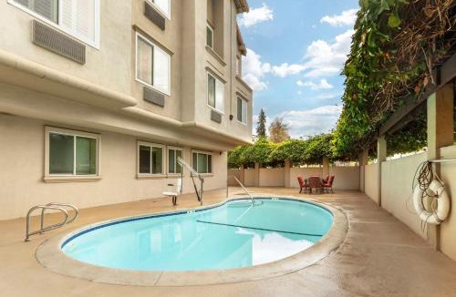 Newhall Hotel | Best Western Plus Airport Plaza