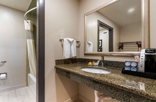 Gilroy Hotel | Best Western Plus Forest Park Inn