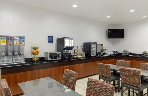 Raisin Hotel | Best Western Plus Fresno Inn