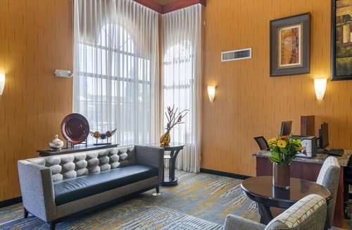 Raisin Hotel | Best Western Plus Fresno Inn