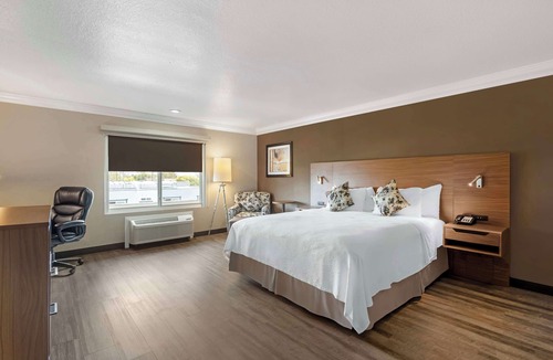 Santa Ana Heights Hotel | Best Western Plus Newport Mesa Inn