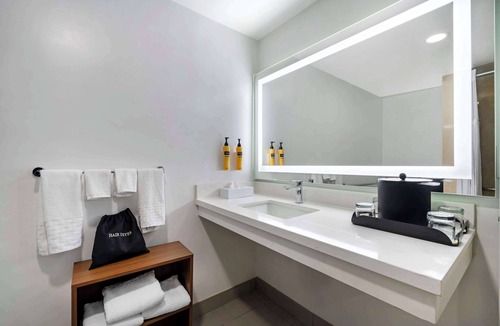 Santa Ana Heights Hotel | Best Western Plus Newport Mesa Inn