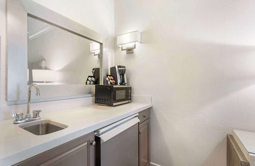 Novato Hotel | Best Western Plus Novato Oaks Inn