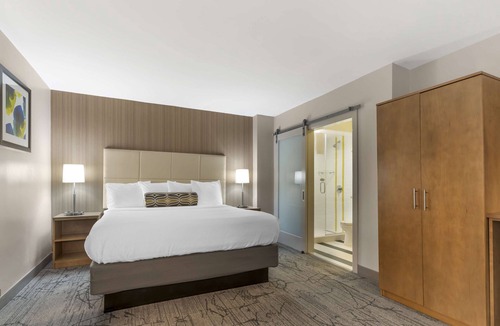 Tenderloin Hotel | Best Western Red Coach Inn
