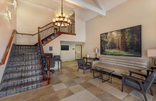 Tulare Hotel | Best Western Town & Country Lodge