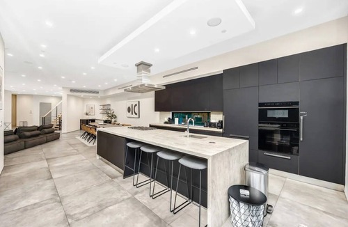 Beverly Grove House | Beverly Hills Modern Oasis