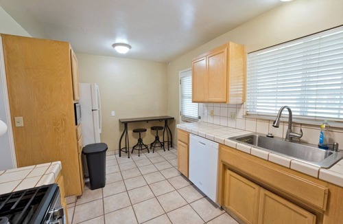 North Country Meadows House | BFL Airport Casita, 2 bed 1 bath Great backyard! Wifi & A/C!