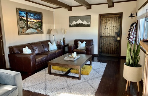 Sugarloaf House | Big Bear Cabin directly across Forest Trails: Casa Del Sunset