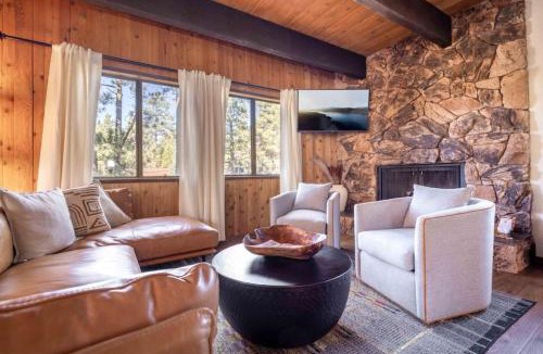 Whispering Forest House | Big Blue Retreat Dog-Friendly Cabin, Spa, Near Village