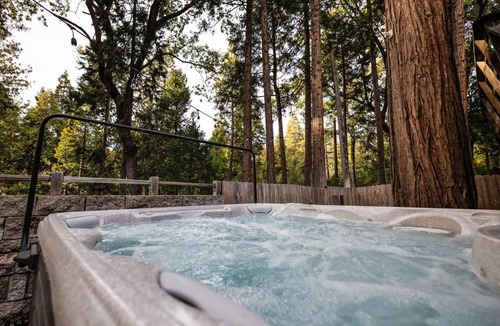 Springville House | Big+Little Nelson Chalets | Hot Tub | Game Room