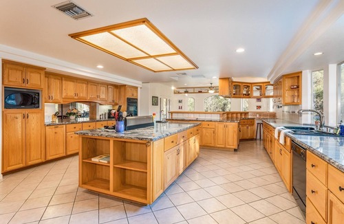 Oakhurst House | Big Oak Manor w/theater/hot tub/sauna/more!