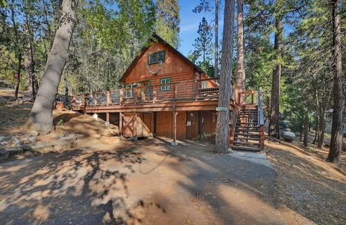Twain Harte House | Bigfoot Hideaway – Spacious 5BR Cabin w/Lake Access & Game Area in Twain Harte