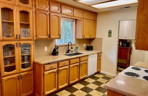 North Fork House | Bigfoot Suite - Dog Friendly - Sleeps 4