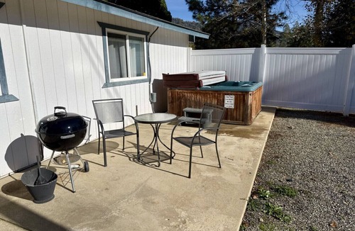 North Fork House | Bigfoot Suite - Dog Friendly - Sleeps 4