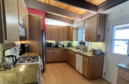 West Bishop House | Bishop FullHouse great for families and friends