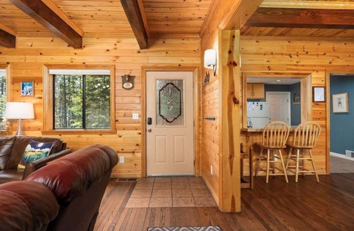 Big Creek Cabin | Black Diamond-Family, Pet Friendly near Huntington