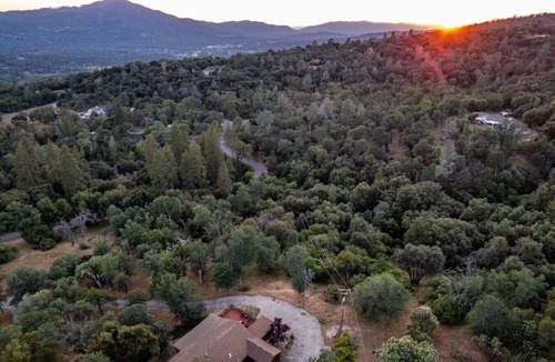 Oakhurst Villa | Black Oak Forest House 19 miles from Yosemite