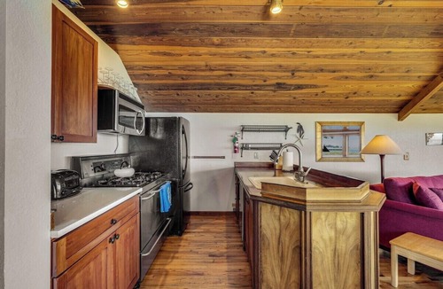 Seabright House | Black Pearl Cottage – Classic Seabright Charm