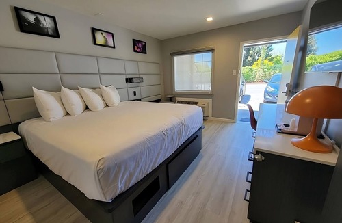 Newhall Hotel | Blast at California's Great America Amusement Park! FREE Parking!