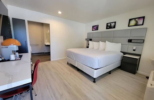 Newhall Hotel | Blast at California's Great America Amusement Park! FREE Parking Onsite