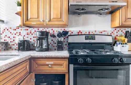 Covina House | Blissful Hideaway BBQ Pet-friendly: 3BR/2BA Coastal Gem with Full Kitchen& Parking