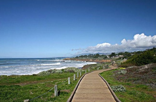 San Simeon Hotel | Blue Dolphin Inn