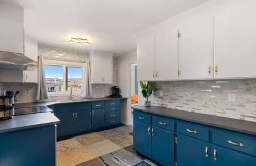 Downtown Apartment | Blue&Gold Art Deco 2BR1BA Loft close to Genentech