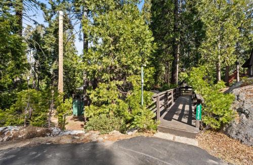 Sierra Cedars House | Blue Meadow-Family Pet Friendly & near the lake