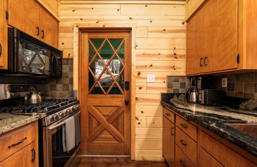 Sierra Cedars Cabin | Blue Meadow-Family, Pet Friendly & near the lake!