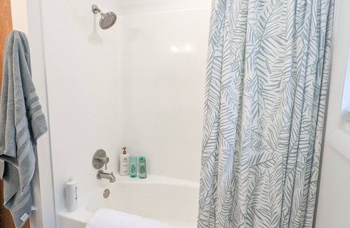 Springfield House | Blue Slate 2-bedroom w/Garage