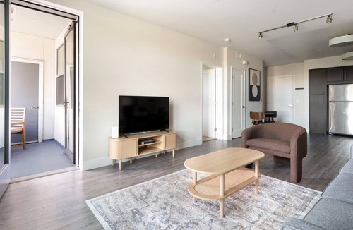 Centennial Apartment | Blueground | Centennial, pool, nr Courthouse