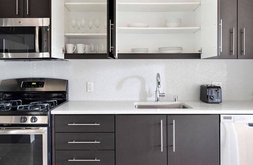Centennial Apartment | Blueground | Centennial, pool, nr Courthouse