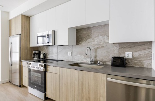 Central San Pedro Apartment | Blueground | Central San Pedro, w/d, nr museums