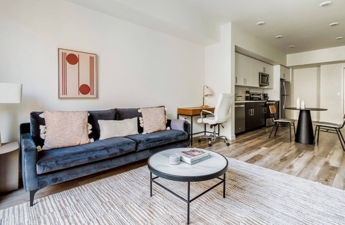 Hayward Apartment | Blueground | North Hayward, pool, nr Hayward Park