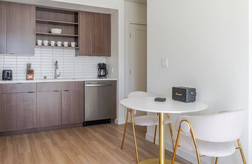 Old San Leandro Apartment | Blueground | Old San Leandro, fitness center, nr park