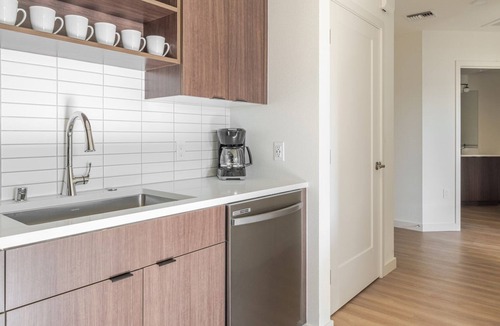 Old San Leandro Apartment | Blueground | Old San Leandro, fitness center, nr Lake Chabot