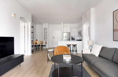 Playa Del Rey Apartment | Blueground | Playa del Rey, pool, nr Dockweiler