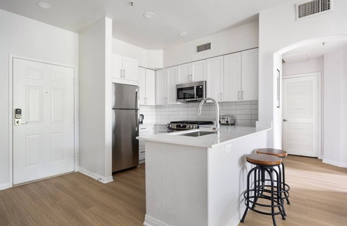 Playa Del Rey Apartment | Blueground | Playa del Rey, pool, nr Dockweiler