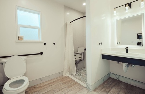 Morro Bay Hotel | Blufftop Inn & Suites - Wharf/Restaurant District