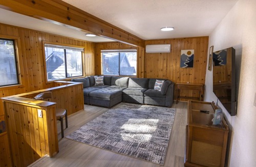 Bass Lake Cabin | Boat Dock - Lake Front - Hot Tub-Dog Friendly - Sleeps 7