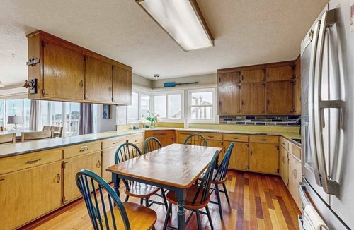 Bodega Bay House | Bodega Bay Dog-Friendly Oceanview Cottage with Hot Tub