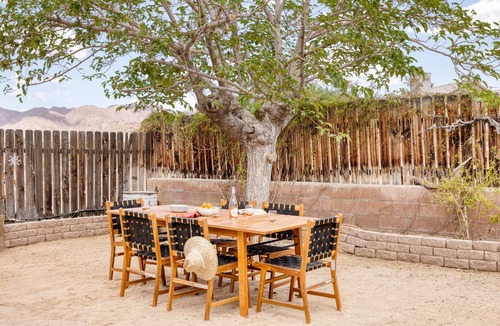 Indian Cove Villa | Bohemian Joshua Tree Escape w/Firepit, Courtyard & Epic Views | Asteroid